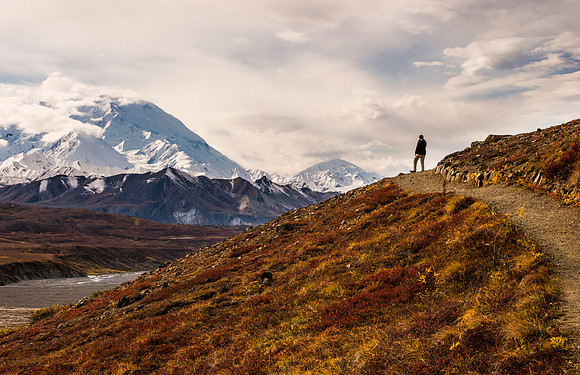Tourist_viewing_Denali