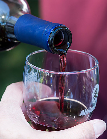 Pouring_wine