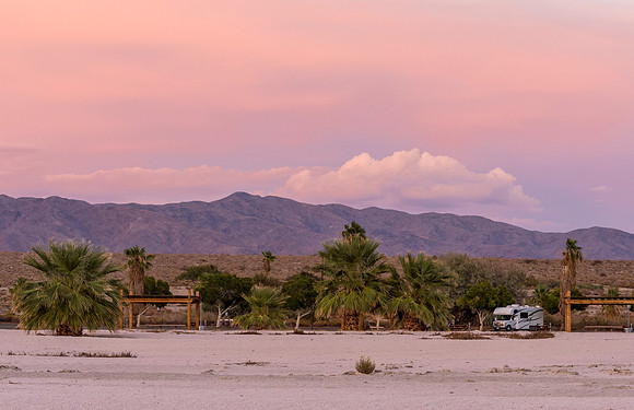 RV_at_Salton_Sea_2015_1