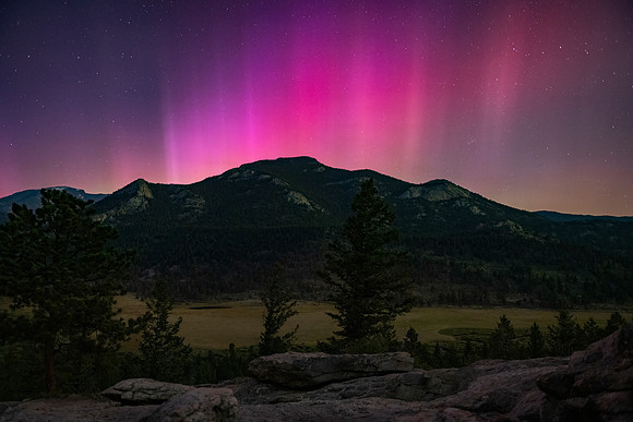 Northern_lights_Horseshoe_Park_RMNP_2026_1