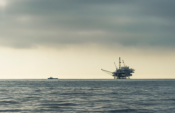 Oil_rig_Ventura_2015_1
