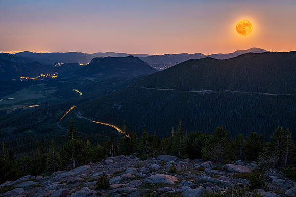 Full_Strawberry_Moon_RMNP_2026_1