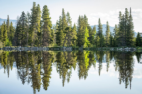 Reflection_in_Sprague_RMNP_2024_1
