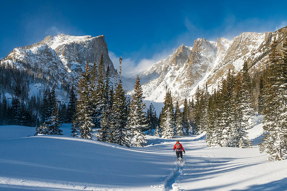 Hiker_at_Hallett_Peak_RMNP_2016_1
