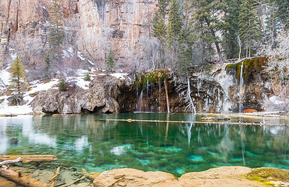 Hanging_Lake_winter_2015_2