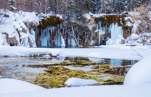 Hanging_Lake_winter_2016_3