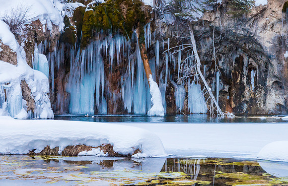 Hanging_Lake_winter_2016_4