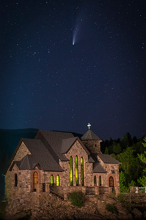 Church_on_the_Rocks_with_Comet_Neowise_Allenspark_2020_1