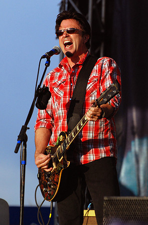 Johnny Hickman of Cracker