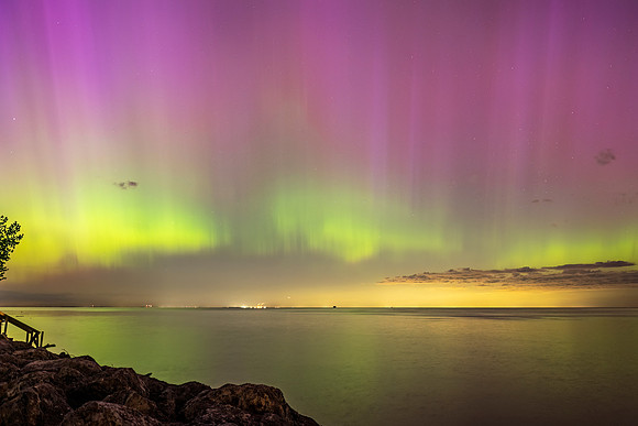 Northern_Lights_LakeErie_2024_1